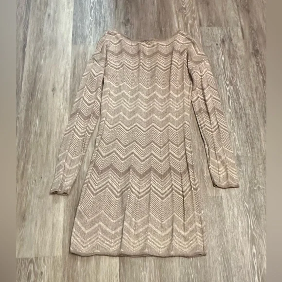 Express pullover long sleeve dress is a size Medium. - Picture 5 of 5